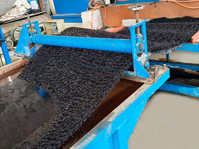 土工席墊生產(chǎn)設(shè)備